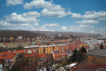 Výhled - Pronájem bytu 2+kk v osobním vlastnictví 40 m², Praha 5 - Košíře