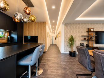 Obývací pokoj s kuchyní - Prodej domu 118 m², Krupka