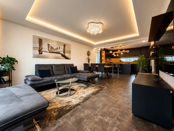 Obývací pokoj s kuchyní - Prodej domu 118 m², Krupka