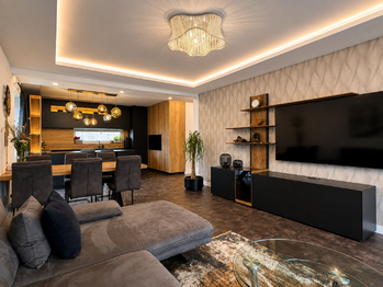 Obývací pokoj s kuchyní - Prodej domu 118 m², Krupka