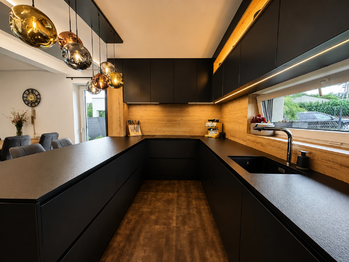 Obývací pokoj s kuchyní - Prodej domu 118 m², Krupka