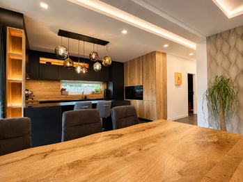 Obývací pokoj s kuchyní - Prodej domu 118 m², Krupka