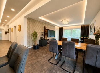 Obývací pokoj s kuchyní - Prodej domu 118 m², Krupka
