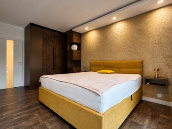 ložnice se šatnou - Prodej domu 118 m², Krupka