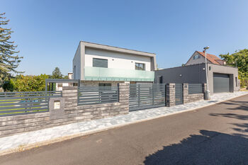 Prodej domu 244 m², Praha 5 - Zbraslav