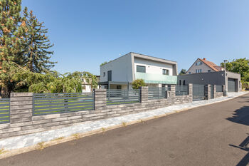 Prodej domu 244 m², Praha 5 - Zbraslav