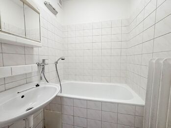 Koupelna - Prodej bytu 2+1 v družstevním vlastnictví 52 m², Praha 10 - Záběhlice