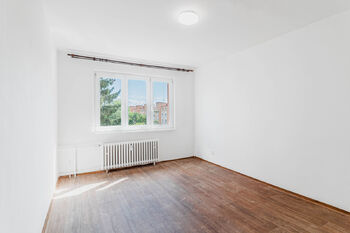 Obývací pokoj - Prodej bytu 2+1 v družstevním vlastnictví 52 m², Praha 10 - Záběhlice