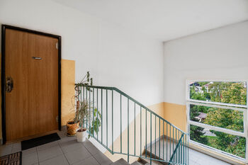 Schodiště - Prodej bytu 2+1 v družstevním vlastnictví 52 m², Praha 10 - Záběhlice