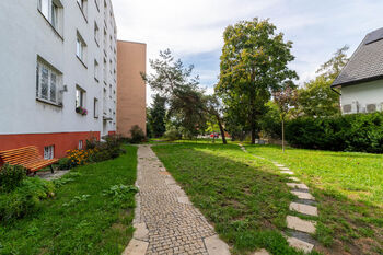 Zahrada - Prodej bytu 2+1 v družstevním vlastnictví 52 m², Praha 10 - Záběhlice