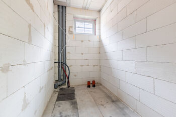 koupelna v přízemí - Prodej domu 169 m², Hradečno