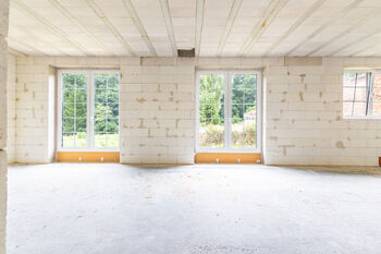 z obývacího pokoje se vstupuje přímo na zahradu - Prodej domu 169 m², Hradečno