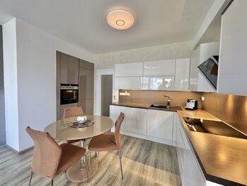 Prodej bytu 2+kk v osobním vlastnictví 62 m², Praha 9 - Vysočany