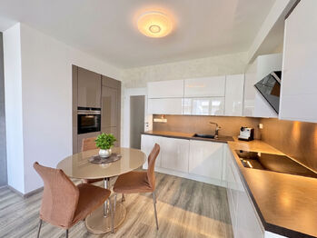 Prodej bytu 2+kk v osobním vlastnictví 62 m², Praha 9 - Vysočany