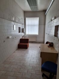 zázemí obchodu - Prodej nájemního (činžovního) domu 384 m², Stonařov
