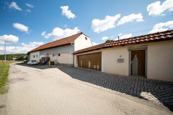 Prodej domu 550 m², Lažany