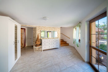 Prodej domu 550 m², Lažany