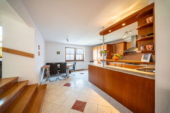 Prodej domu 550 m², Lažany