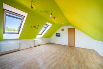 Prodej domu 550 m², Lažany