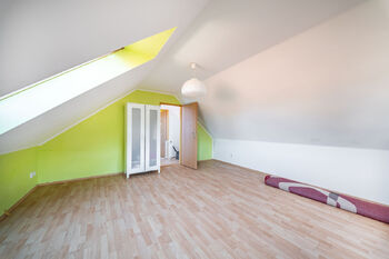 Prodej domu 550 m², Lažany