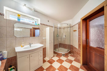 Prodej domu 550 m², Lažany