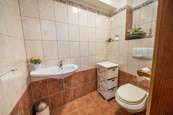 Prodej domu 550 m², Lažany
