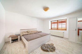 Prodej domu 550 m², Lažany