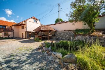 Prodej domu 550 m², Lažany