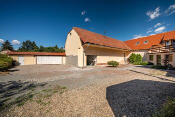 Prodej domu 550 m², Lažany