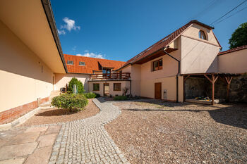 Prodej domu 550 m², Lažany