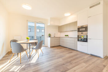 Obývací pokoj s kuchyní - Pronájem bytu 2+kk v osobním vlastnictví 53 m², Praha 5 - Hlubočepy
