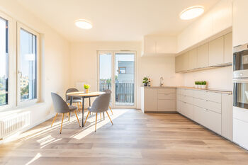 Obývací pokoj s kuchyní - Pronájem bytu 2+kk v osobním vlastnictví 53 m², Praha 5 - Hlubočepy