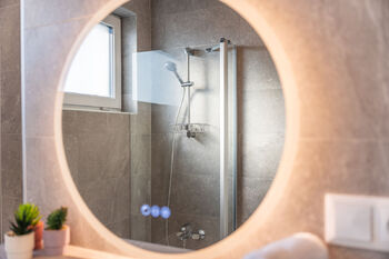 Koupelna - Pronájem bytu 2+kk v osobním vlastnictví 53 m², Praha 5 - Hlubočepy