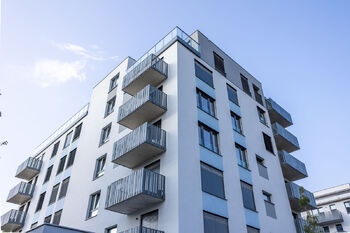 Pohled na dům - Pronájem bytu 2+kk v osobním vlastnictví 53 m², Praha 5 - Hlubočepy