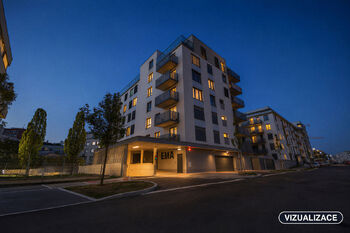 Noční pohled na dům - Pronájem bytu 2+kk v osobním vlastnictví 53 m², Praha 5 - Hlubočepy