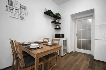 Jídelní kout - Pronájem bytu 2+kk v osobním vlastnictví 49 m², Praha 1 - Nové Město