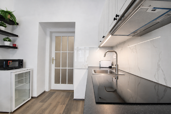 Kuchyňská lonka - Pronájem bytu 2+kk v osobním vlastnictví 49 m², Praha 1 - Nové Město