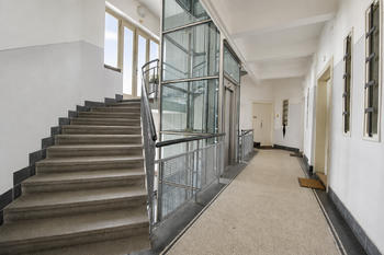 Chodba domu - Pronájem bytu 2+kk v osobním vlastnictví 49 m², Praha 1 - Nové Město