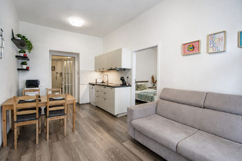 Obývací pokoj + kk - Pronájem bytu 2+kk v osobním vlastnictví 49 m², Praha 1 - Nové Město 