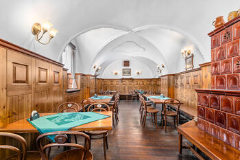 Interiér restaurace - Prodej apartmánu, Jindřichův Hradec