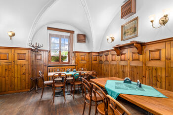 Interiér restaurace - Prodej apartmánu, Jindřichův Hradec