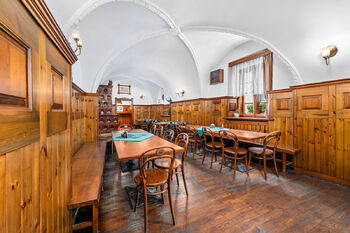 Interiér restaurace - Prodej apartmánu, Jindřichův Hradec