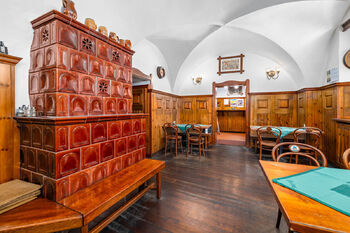 Interiér restaurace - Prodej apartmánu, Jindřichův Hradec