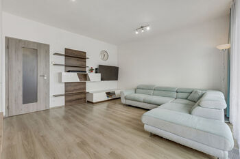 Obývací pokoj  - Prodej bytu 3+kk v osobním vlastnictví 81 m², Praha 9 - Letňany