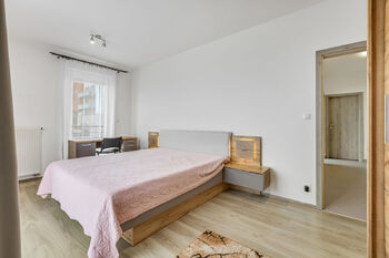 Ložnice - Prodej bytu 3+kk v osobním vlastnictví 81 m², Praha 9 - Letňany