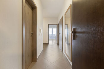 Chodba bytu - Prodej bytu 3+kk v osobním vlastnictví 81 m², Praha 9 - Letňany