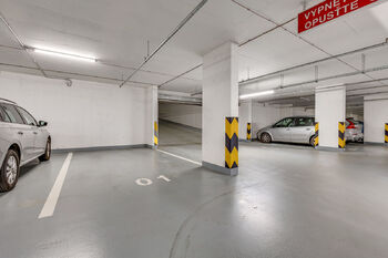 Garážové stání - Prodej bytu 3+kk v osobním vlastnictví 81 m², Praha 9 - Letňany