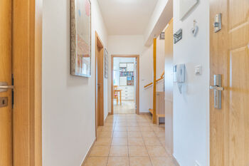 Chodba - Prodej bytu 4+kk v osobním vlastnictví 94 m², Praha 9 - Horní Počernice