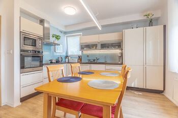 Kuchyňský kout s jídelnou - Prodej bytu 4+kk v osobním vlastnictví 94 m², Praha 9 - Horní Počernice 