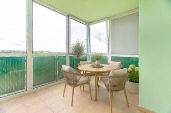 Zasklený balkón - Prodej bytu 4+kk v osobním vlastnictví 94 m², Praha 9 - Horní Počernice